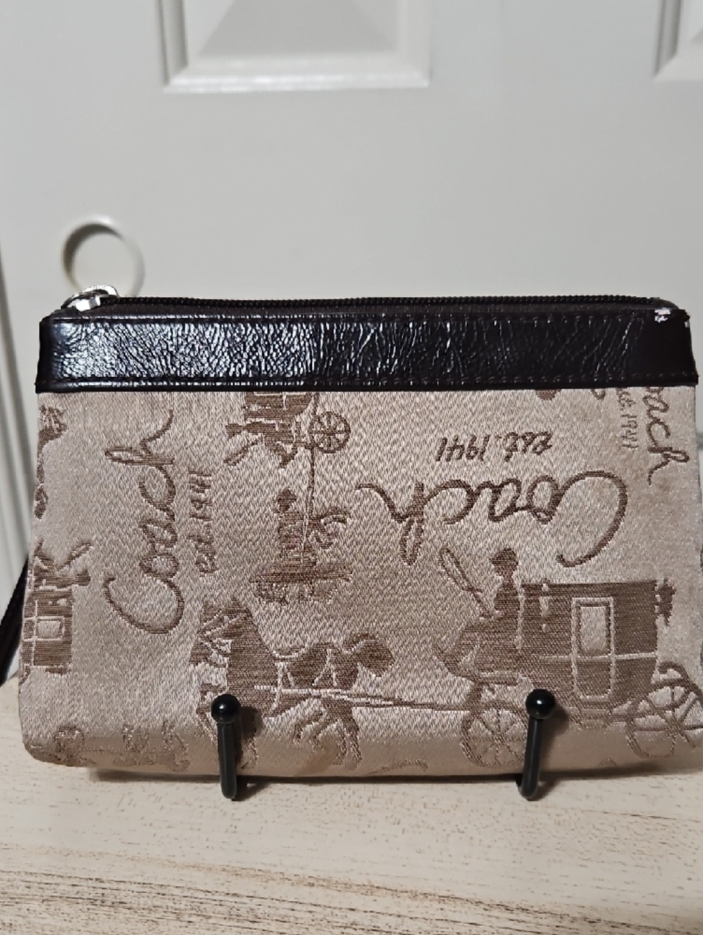 Coach EUC Carriage Beige and Brown Signature Wristlet - Picture 2 of 6